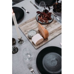 Assiettes noires en gré